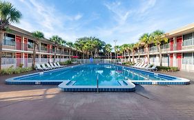 Ramada By Wyndham Kissimmee Gateway - Free Theme Park Shuttle